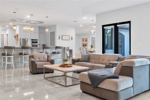 Купить виллу или дом в Хомстед, Флорида 4 спальни, 404.68м2, № 2061415 - фото 22