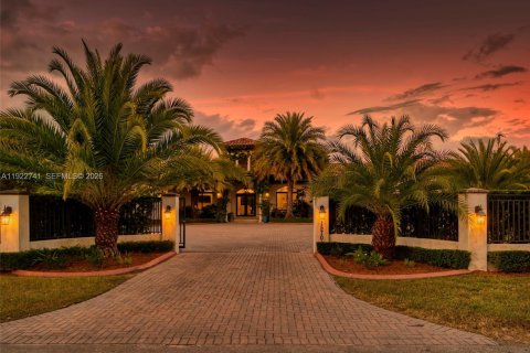 Купить виллу или дом в Хомстед, Флорида 4 спальни, 404.68м2, № 2061415 - фото 3