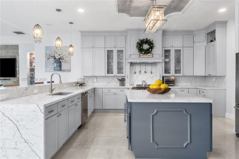 Купить виллу или дом в Хомстед, Флорида 4 спальни, 404.68м2, № 2061415 - фото 14