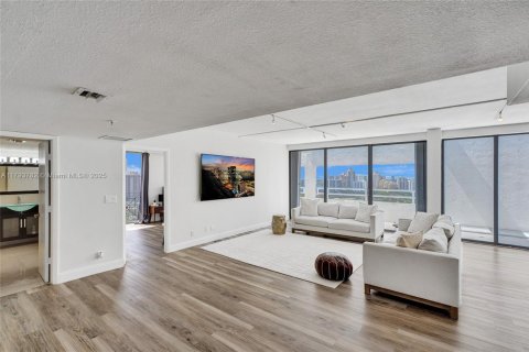 Купить кондоминиум в Авентура, Флорида 5 спален, 499.07м2, № 2025730 - фото 25