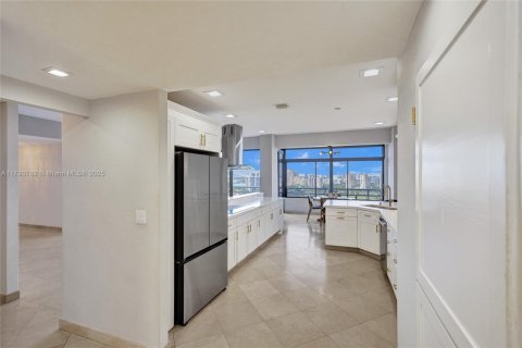 Купить кондоминиум в Авентура, Флорида 5 спален, 499.07м2, № 2025730 - фото 12