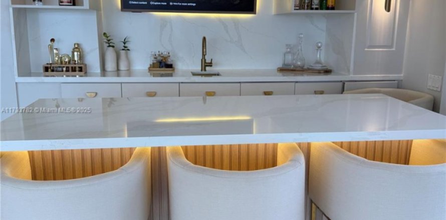 Кондоминиум с 5 спальнями в Авентура, Флорида № 2025730