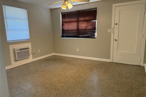 Propiedad comercial en venta en Gainesville, Florida, 306.58 m2 № 1901375 - foto 5