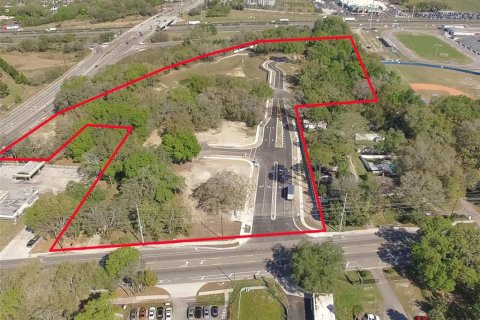 Commercial property in Seffner, Florida № 1217837 - photo 1