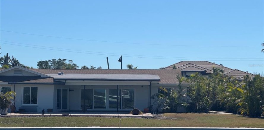 House in Longboat Key, Florida 3 bedrooms, 159.7 sq.m. № 1512519
