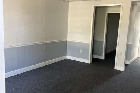 Propiedad comercial en alquiler en Tampa, Florida, 802.12 m2 № 1525136 - foto 4