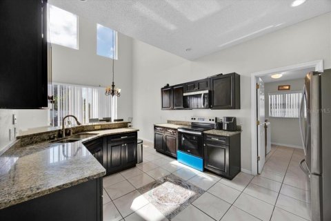 House in Kissimmee, Florida 4 bedrooms, 238.85 sq.m. № 1735581 - photo 14