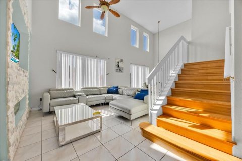 House in Kissimmee, Florida 4 bedrooms, 238.85 sq.m. № 1735581 - photo 8