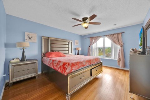 House in Kissimmee, Florida 4 bedrooms, 238.85 sq.m. № 1735581 - photo 17