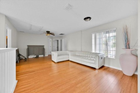 House in Kissimmee, Florida 4 bedrooms, 238.85 sq.m. № 1735581 - photo 16