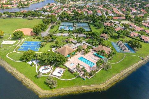 Condominio en venta en Miami, Florida, 2 dormitorios, 87.33 m2 № 2426750 - foto 30