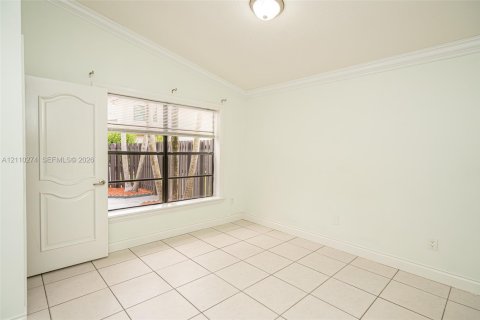 Condominio en venta en Miami, Florida, 2 dormitorios, 87.33 m2 № 2426750 - foto 11