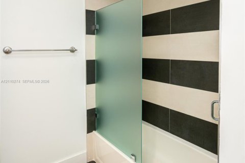 Condominio en venta en Miami, Florida, 2 dormitorios, 87.33 m2 № 2426750 - foto 14