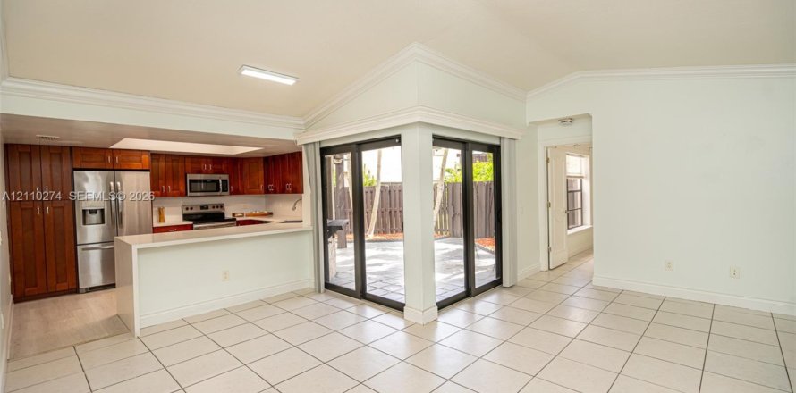 Condominio en Miami, Florida, 2 dormitorios  № 2426750