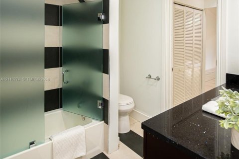 Condominio en venta en Miami, Florida, 2 dormitorios, 87.33 m2 № 2426750 - foto 13