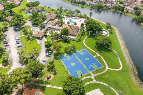 Condominio en venta en Miami, Florida, 2 dormitorios, 87.33 m2 № 2426750 - foto 28
