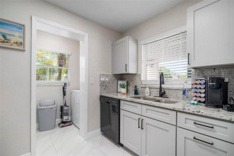 House in Oldsmar, Florida 2 bedrooms, 126.35 sq.m. № 1805519 - photo 12