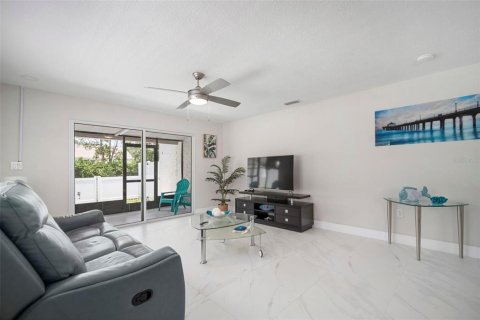 House in Oldsmar, Florida 2 bedrooms, 126.35 sq.m. № 1805519 - photo 8