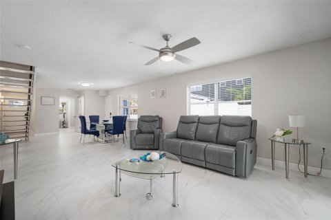 House in Oldsmar, Florida 2 bedrooms, 126.35 sq.m. № 1805519 - photo 10