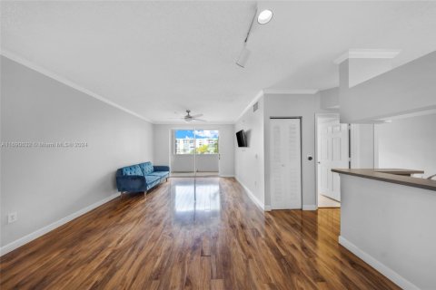 Condo in Sunny Isles Beach, Florida, 1 bedroom  № 1692313 - photo 3