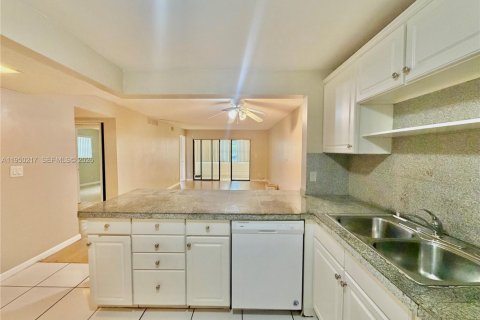 Купить кондоминиум в Помпано-Бич, Флорида 2 спальни, 92.9м2, № 2006948 - фото 8