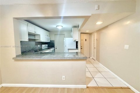 Купить кондоминиум в Помпано-Бич, Флорида 2 спальни, 92.9м2, № 2006948 - фото 5