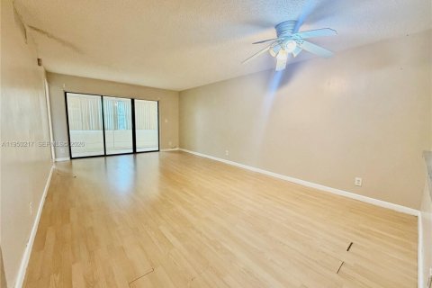 Купить кондоминиум в Помпано-Бич, Флорида 2 спальни, 92.9м2, № 2006948 - фото 10