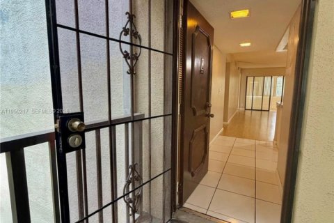 Купить кондоминиум в Помпано-Бич, Флорида 2 спальни, 92.9м2, № 2006948 - фото 3