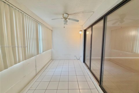 Купить кондоминиум в Помпано-Бич, Флорида 2 спальни, 92.9м2, № 2006948 - фото 24