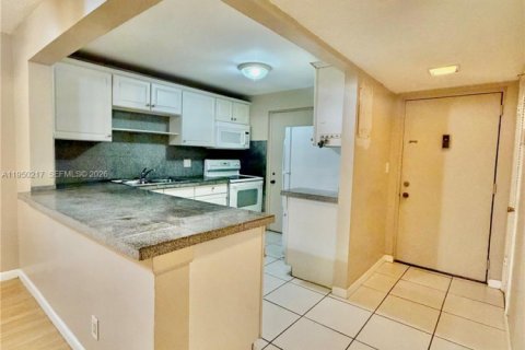 Купить кондоминиум в Помпано-Бич, Флорида 2 спальни, 92.9м2, № 2006948 - фото 4