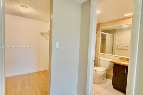 Купить кондоминиум в Помпано-Бич, Флорида 2 спальни, 92.9м2, № 2006948 - фото 19