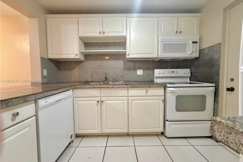 Купить кондоминиум в Помпано-Бич, Флорида 2 спальни, 92.9м2, № 2006948 - фото 6