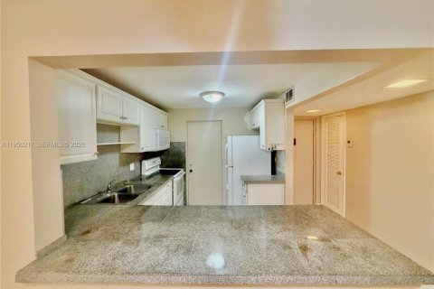 Купить кондоминиум в Помпано-Бич, Флорида 2 спальни, 92.9м2, № 2006948 - фото 9