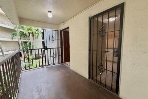 Купить кондоминиум в Помпано-Бич, Флорида 2 спальни, 92.9м2, № 2006948 - фото 2