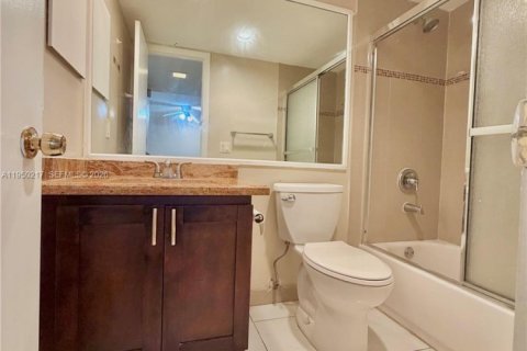 Купить кондоминиум в Помпано-Бич, Флорида 2 спальни, 92.9м2, № 2006948 - фото 14