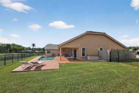 House in Boca Raton, Florida 4 bedrooms, 214.42 sq.m. № 2100523 - photo 27