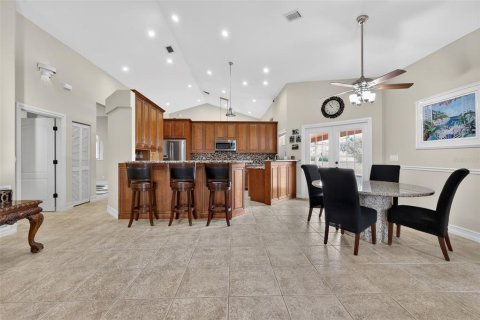 House in Boca Raton, Florida 4 bedrooms, 214.42 sq.m. № 2100523 - photo 11