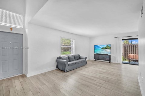 Copropriété à louer à Miami, Floride: 2 chambres, 102.19 m2 № 1849023 - photo 6