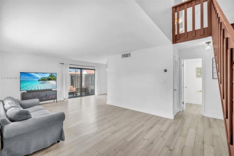 Copropriété à louer à Miami, Floride: 2 chambres, 102.19 m2 № 1849023 - photo 4