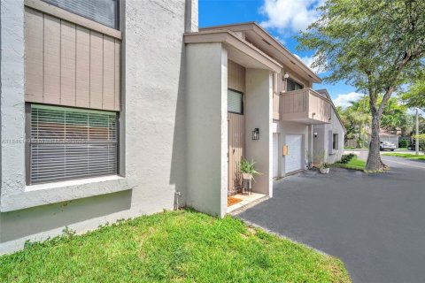 Copropriété à louer à Miami, Floride: 2 chambres, 102.19 m2 № 1849023 - photo 2