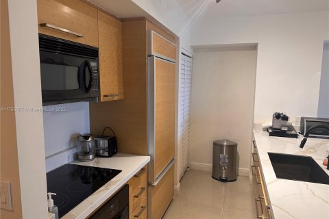 Condo in Hallandale Beach, Florida, 1 bedroom  № 1638331 - photo 6
