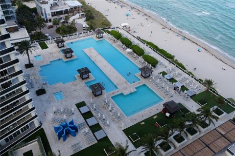 Condo in Hallandale Beach, Florida, 1 bedroom  № 1638331 - photo 18