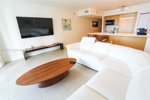 Condo in Hallandale Beach, Florida, 1 bedroom  № 1638331 - photo 10