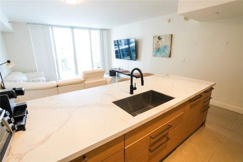 Condo in Hallandale Beach, Florida, 1 bedroom  № 1638331 - photo 3