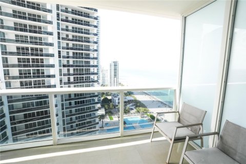 Condo in Hallandale Beach, Florida, 1 bedroom  № 1638331 - photo 21