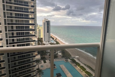 Condo in Hallandale Beach, Florida, 1 bedroom  № 1638331 - photo 17