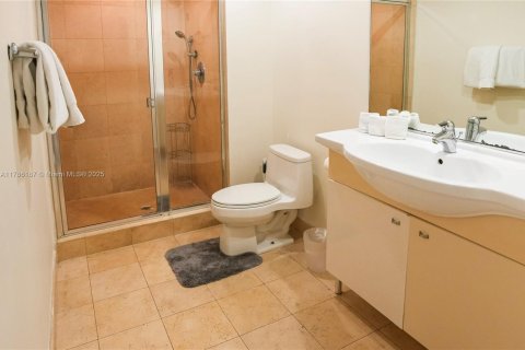 Condo in Hallandale Beach, Florida, 1 bedroom  № 1638331 - photo 13