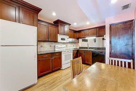 Condo in Altamonte Springs, Florida, 3 bedrooms № 2144762 - photo 14
