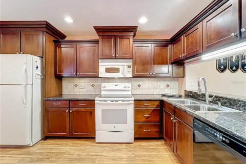 Condo in Altamonte Springs, Florida, 3 bedrooms № 2144762 - photo 8