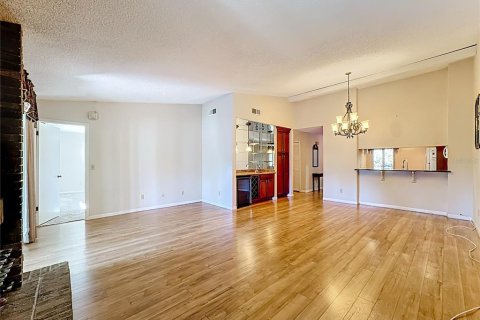Condo in Altamonte Springs, Florida, 3 bedrooms № 2144762 - photo 19